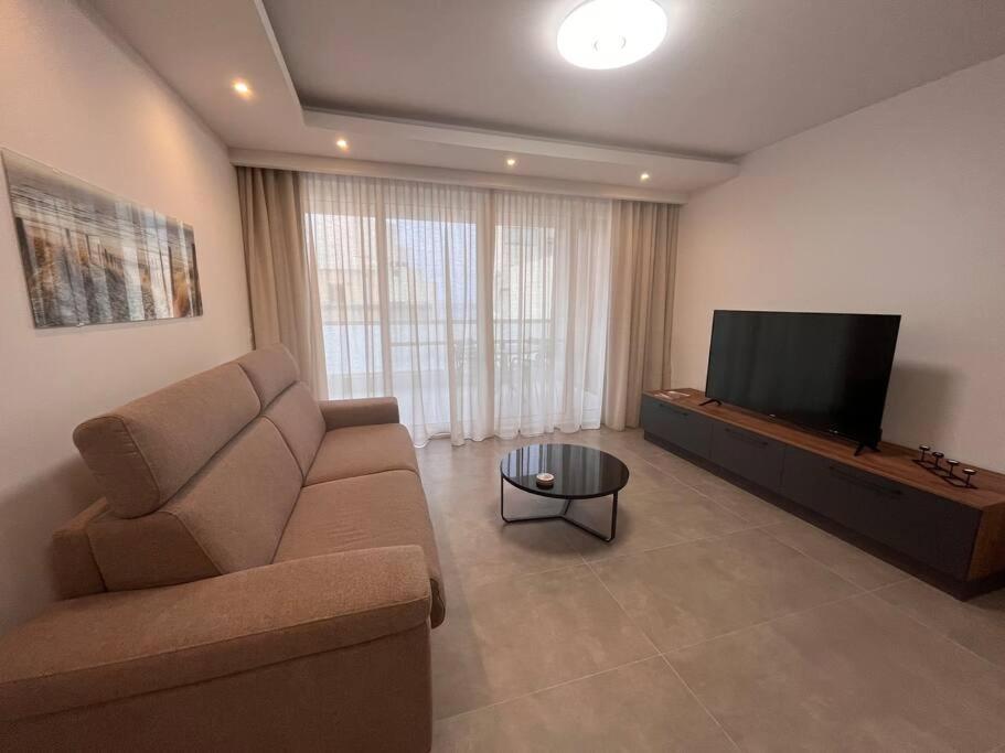 3 Bedroom Seaside Luxury Accommodation - Sleeps 8 St. Paul's Bay Exterior photo