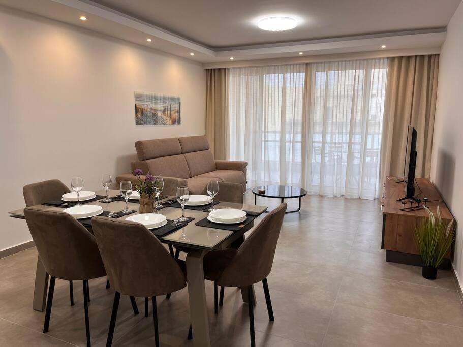 3 Bedroom Seaside Luxury Accommodation - Sleeps 8 St. Paul's Bay Exterior photo