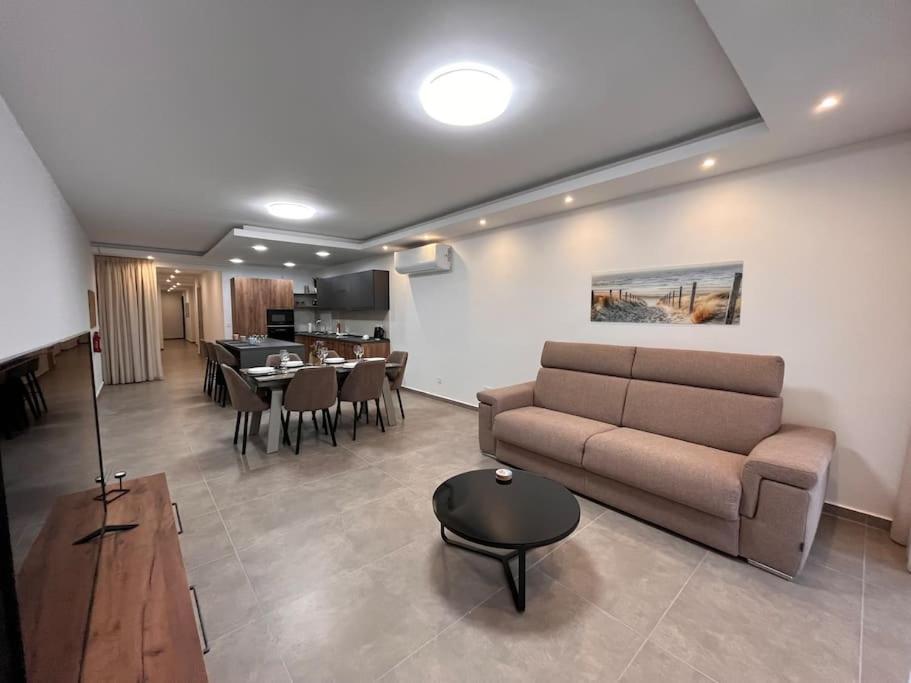 3 Bedroom Seaside Luxury Accommodation - Sleeps 8 St. Paul's Bay Exterior photo